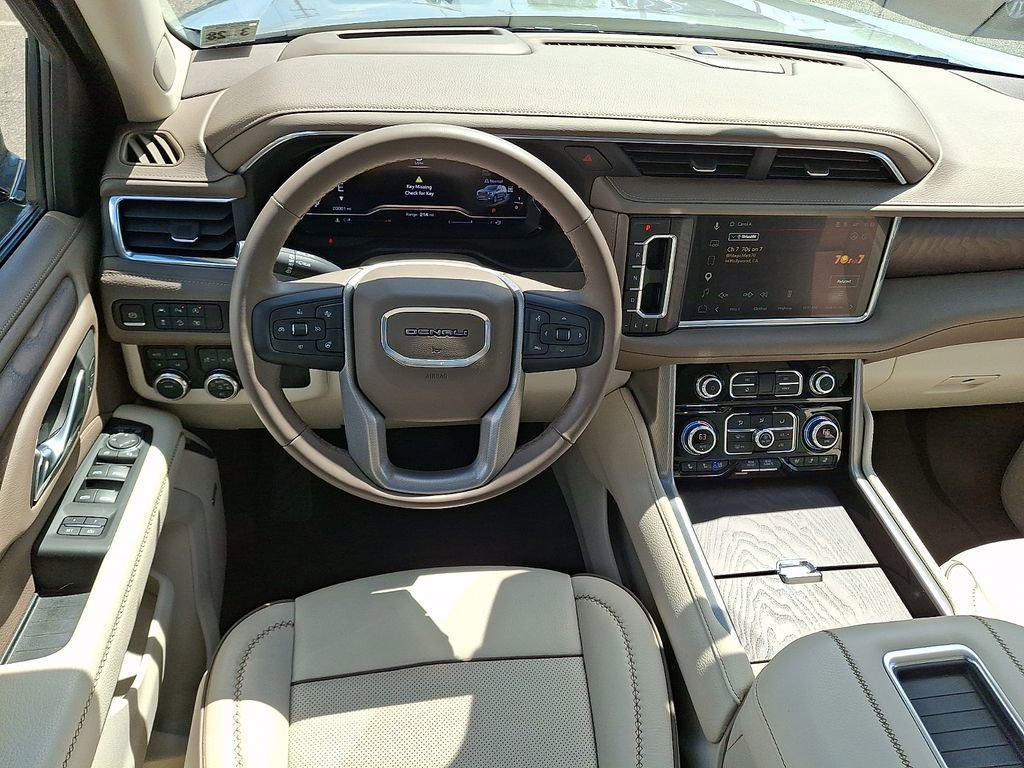 Used 2023 GMC Yukon XL Denali AWD/4WD image 2