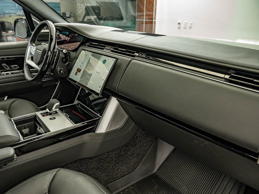 Certified 2025 Land Rover Range Rover Long Wheelbase SE AWD/4WD image 35