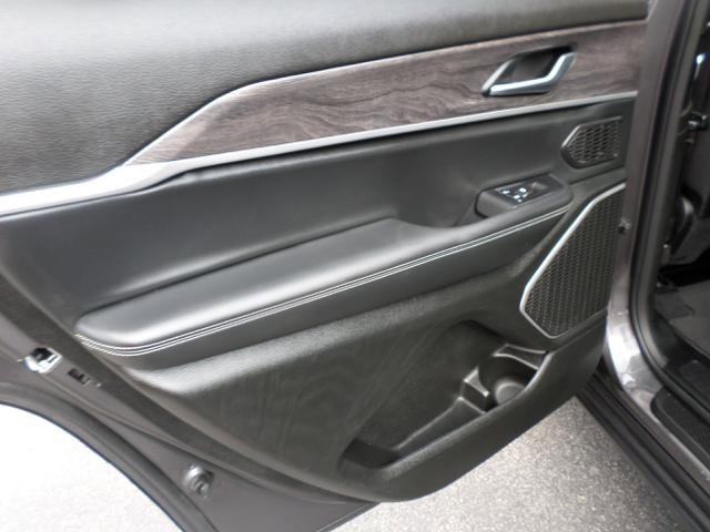 Used 2022 Jeep Grand Cherokee L Limited image 40