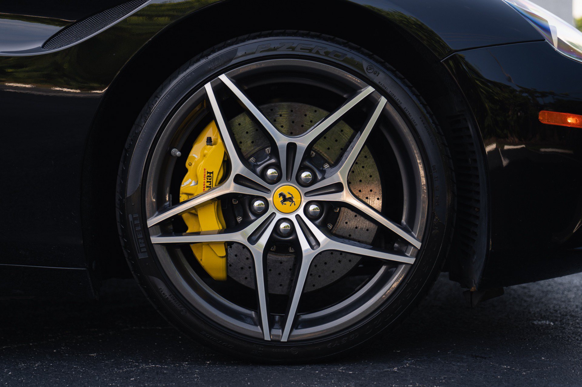 Used 2017 Ferrari California T RWD image 18