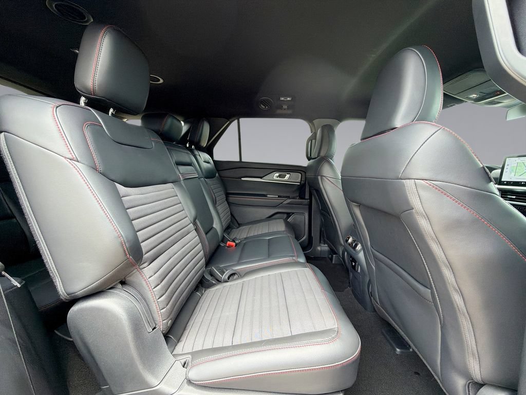 Used 2025 Ford Explorer ST-Line w/ Premium Package RWD image 17