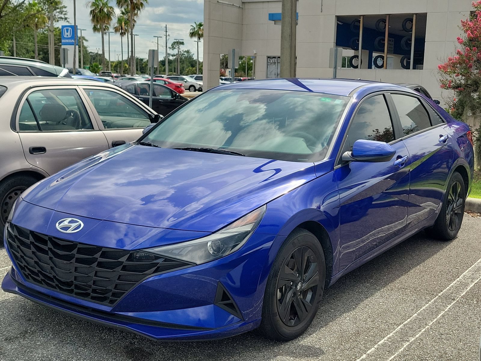 Used 2023 Hyundai Elantra SEL FWD image 2