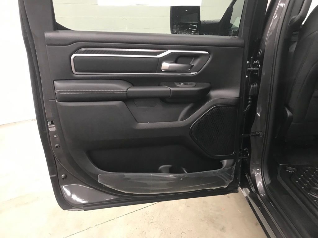 New 2026 RAM 1500 4x4 Crew Cab image 34