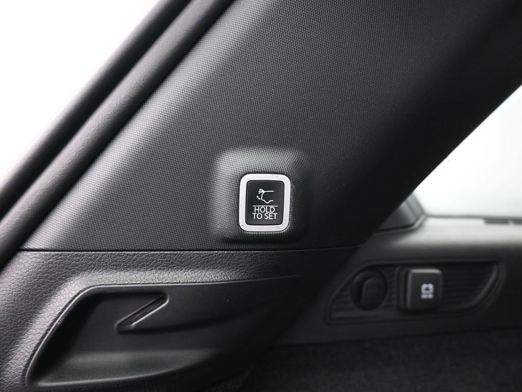 Used 2024 Jeep Grand Cherokee Overland w/ Luxury Tech Group IV image 38