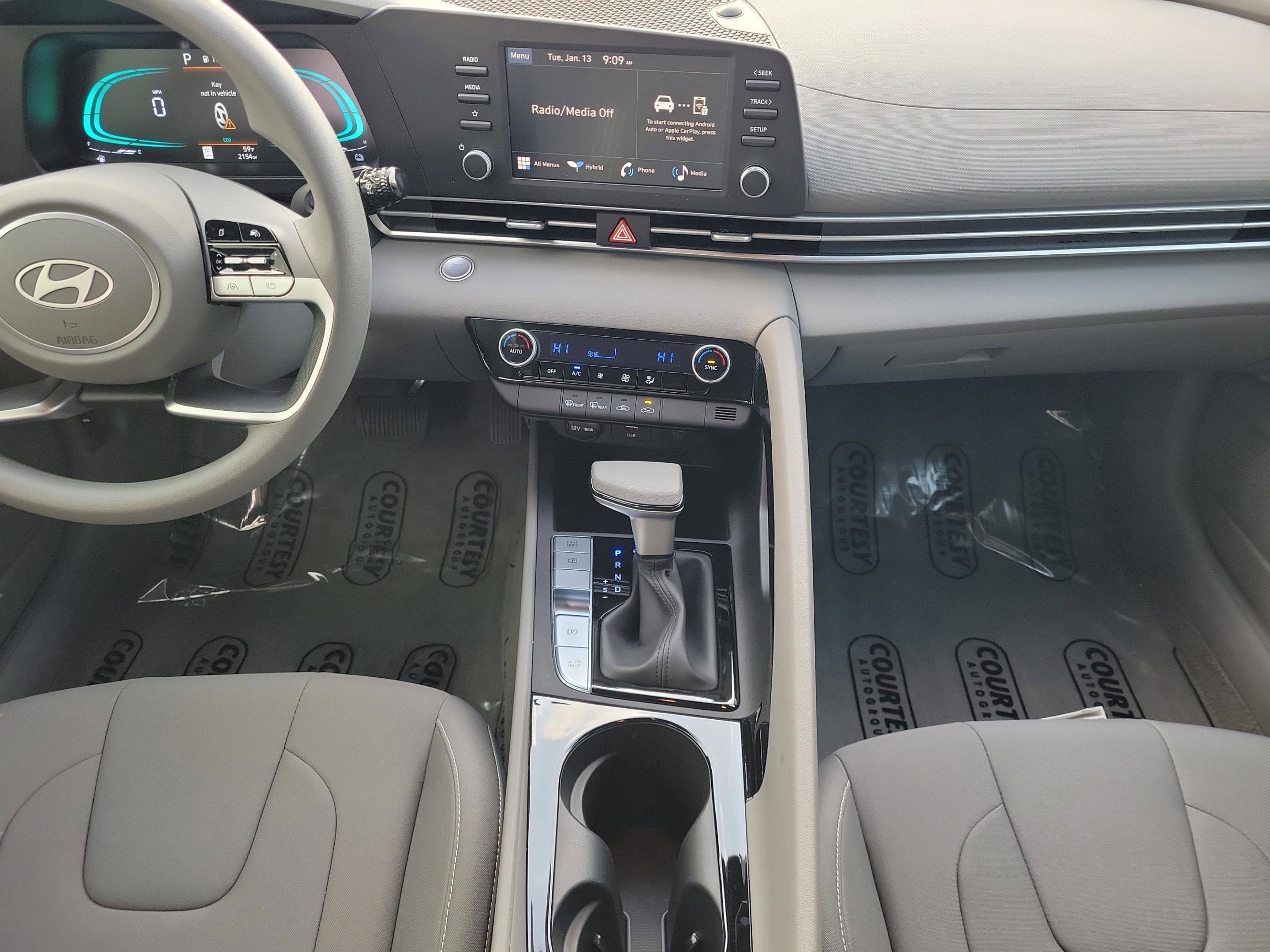 Used 2025 Hyundai Elantra Hybrid FWD image 19