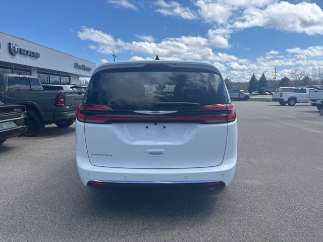 Used 2026 Chrysler Pacifica Select FWD image 7