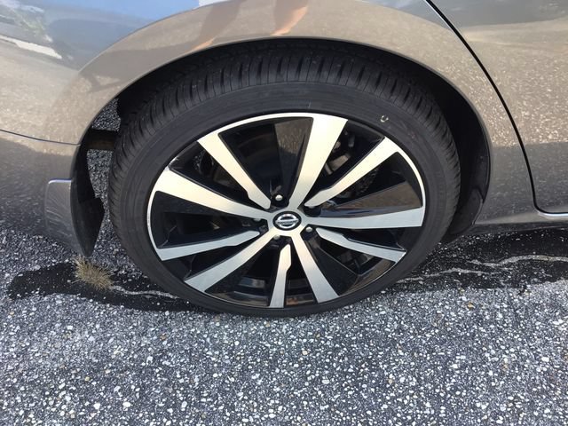 Used 2020 Nissan Altima 2.5 SR FWD image 14