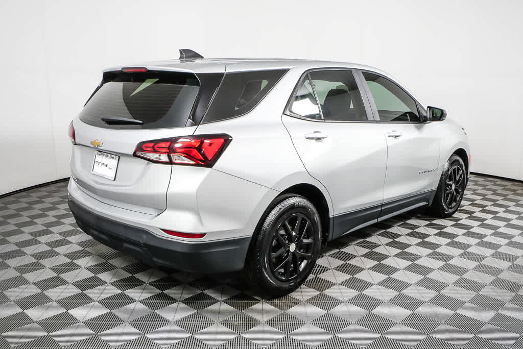 Used 2022 Chevrolet Equinox LS image 3