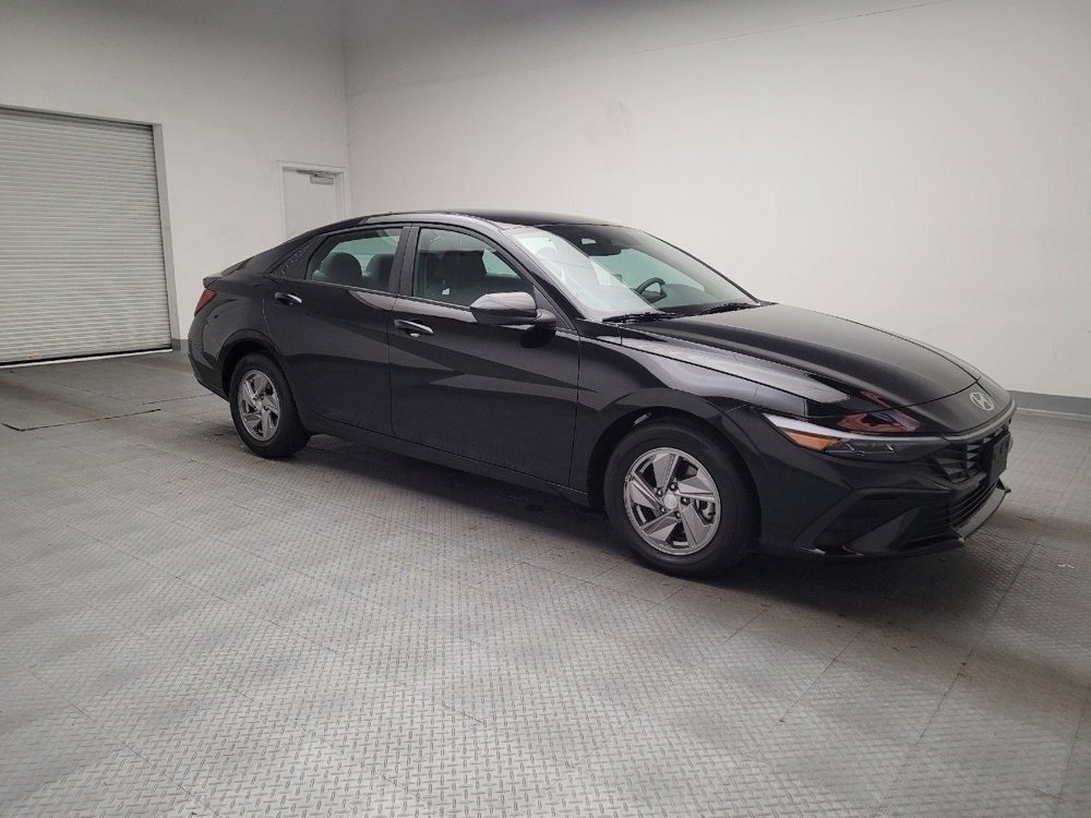 Used 2025 Hyundai Elantra SE image 11