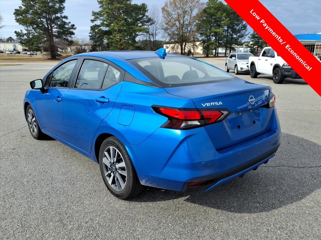 Used 2023 Nissan Versa SV image 3