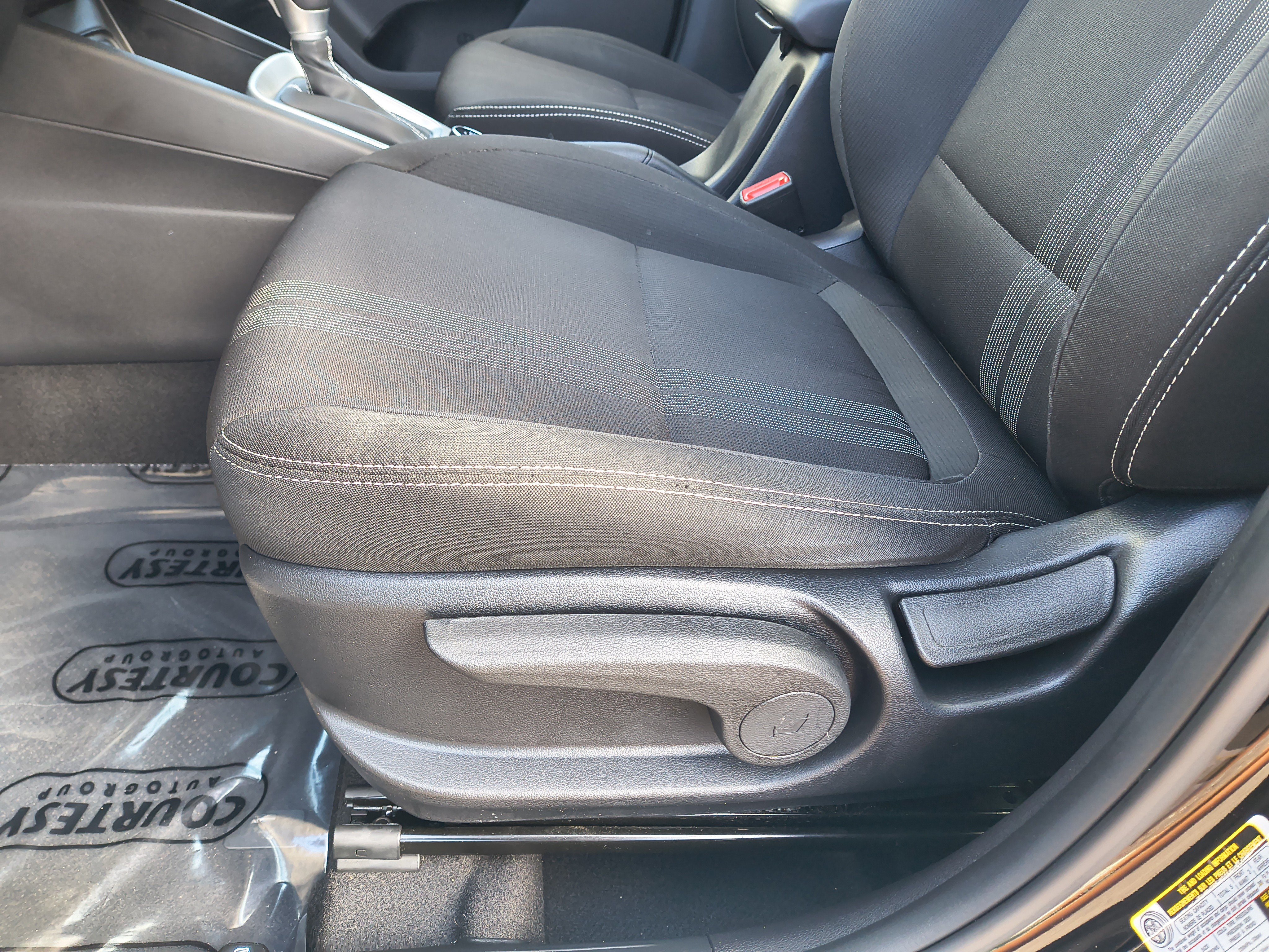 Used 2024 Hyundai Venue SEL FWD image 20