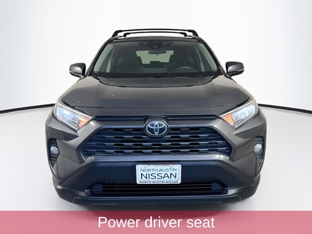 Used 2020 Toyota RAV4 XLE w/ Convenience Package FWD image 2