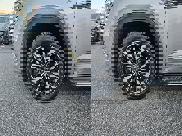 Used 2024 Volkswagen Atlas SEL Premium R-Line image 5