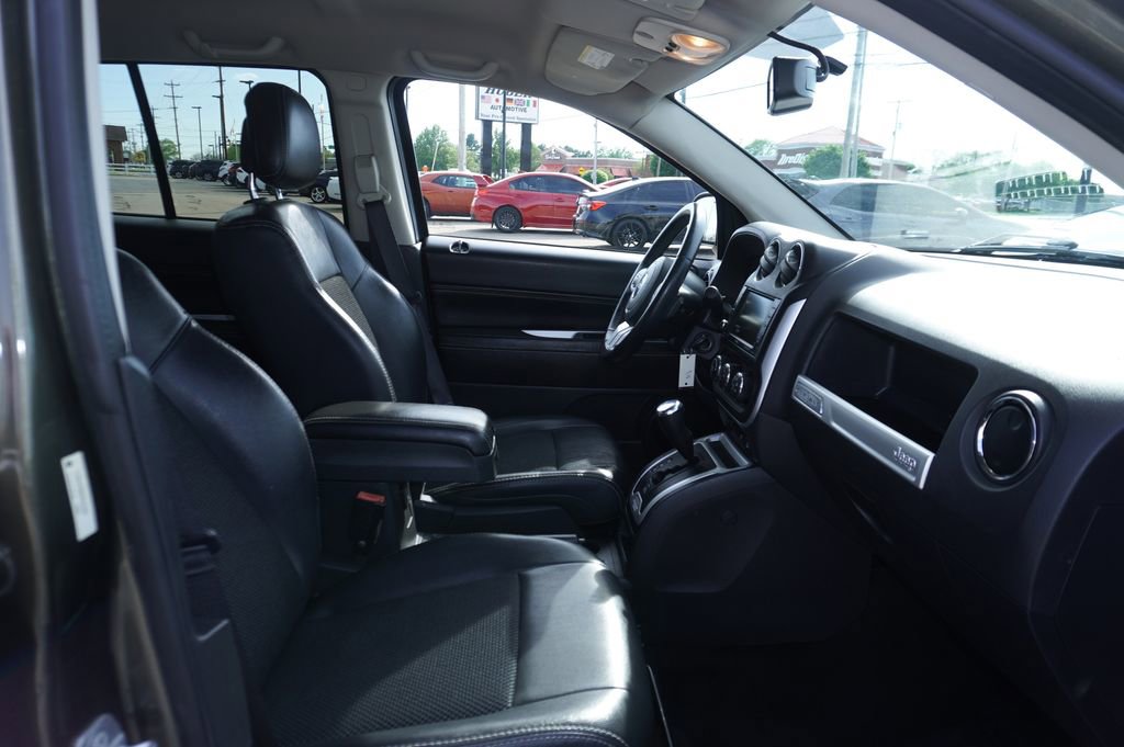 Used 2016 Jeep Compass Latitude image 29