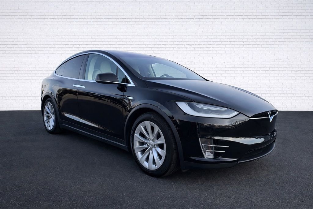 Used 2019 Tesla Model X 75D image 3