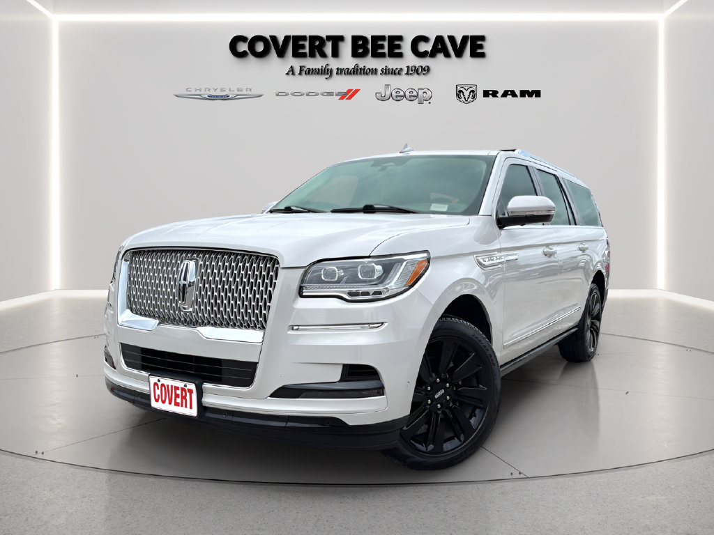 Used 2023 Lincoln Navigator L Reserve AWD/4WD image 3