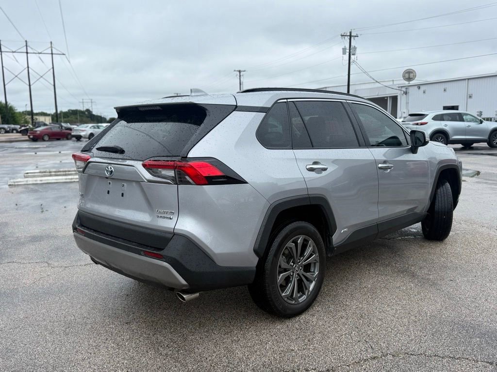 Used 2022 Toyota RAV4 Limited AWD/4WD image 4