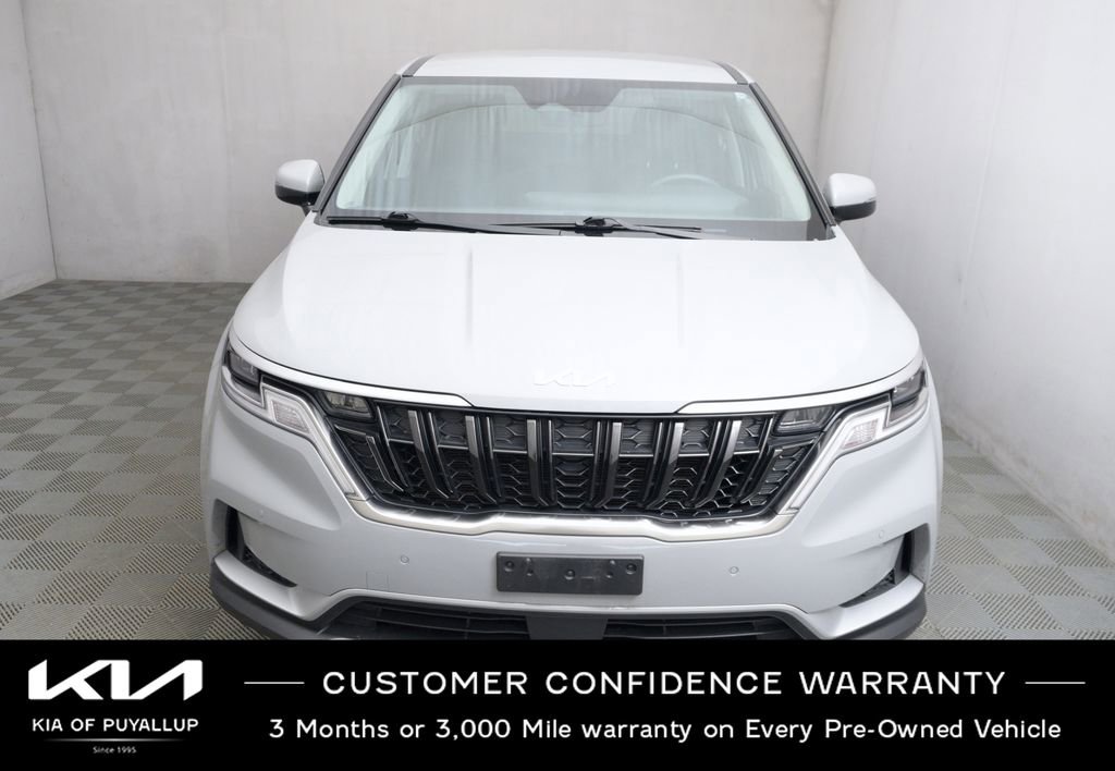 Used 2024 Kia Carnival EX FWD image 2