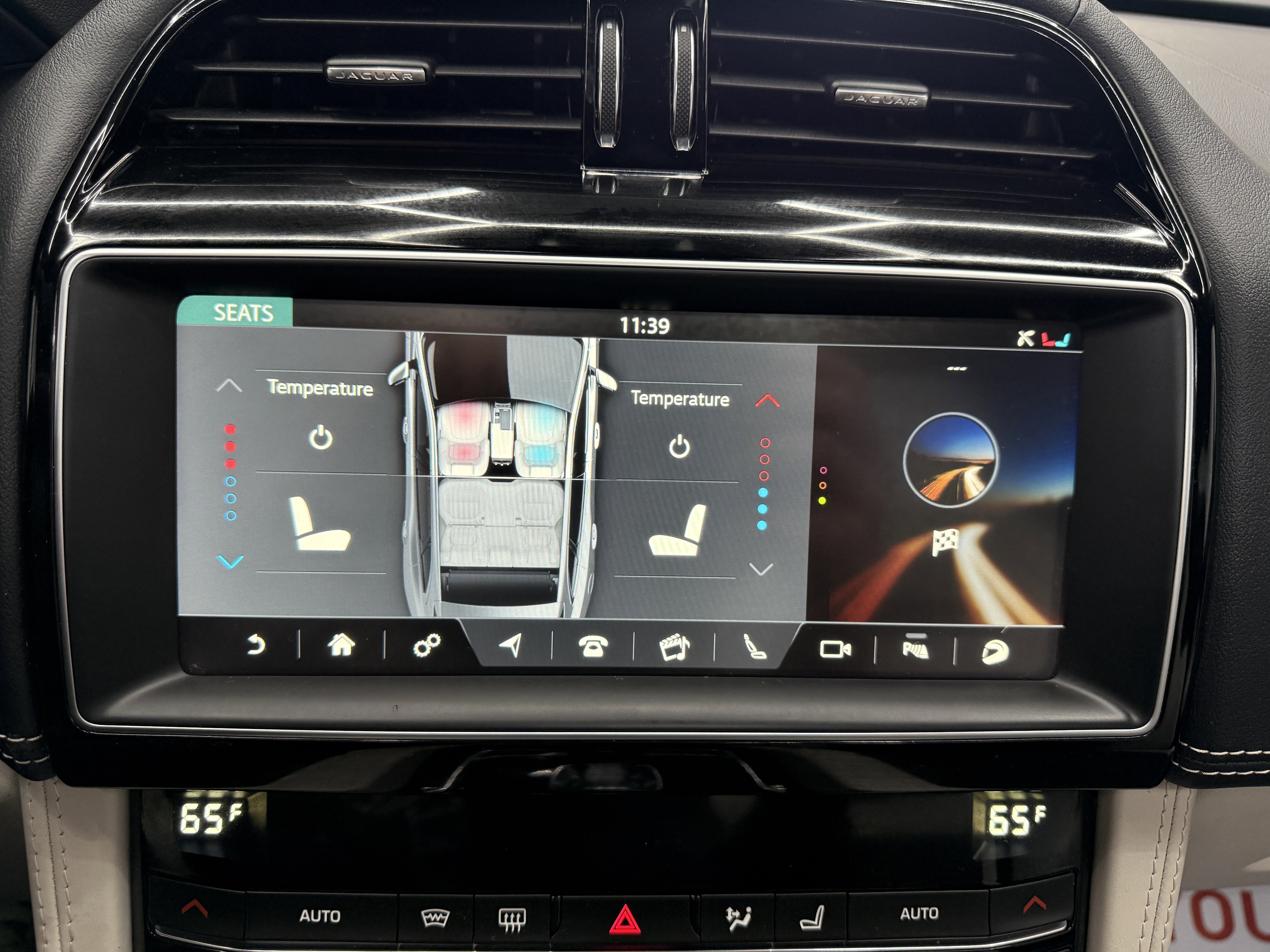 Used 2020 Jaguar F-PACE SVR image 21