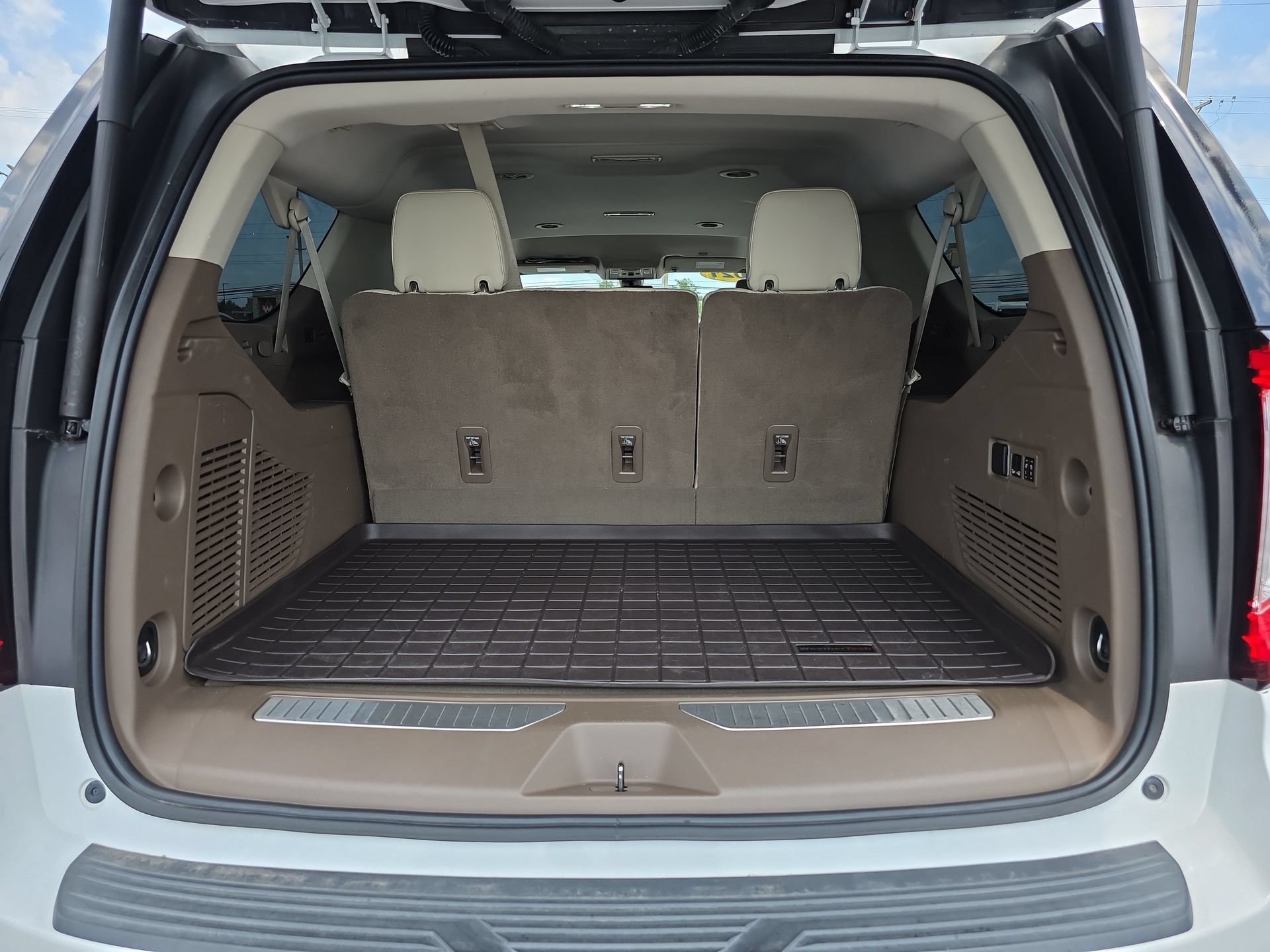 Used 2021 GMC Yukon XL Denali AWD/4WD image 15
