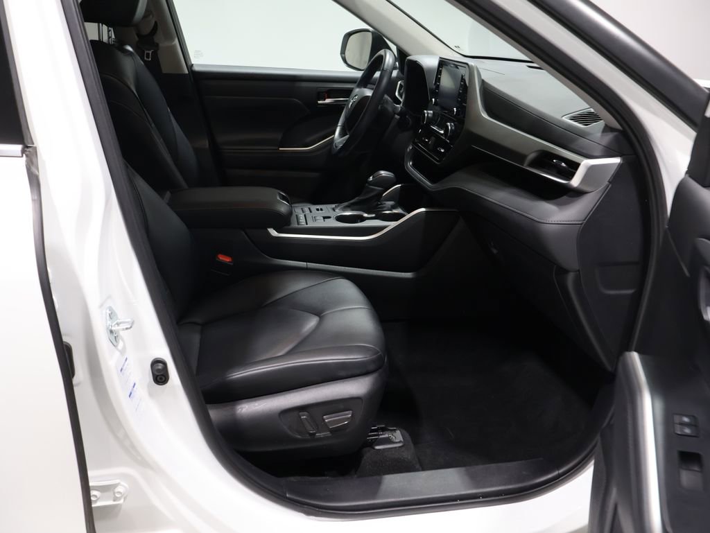 Certified 2022 Toyota Highlander XLE image 22