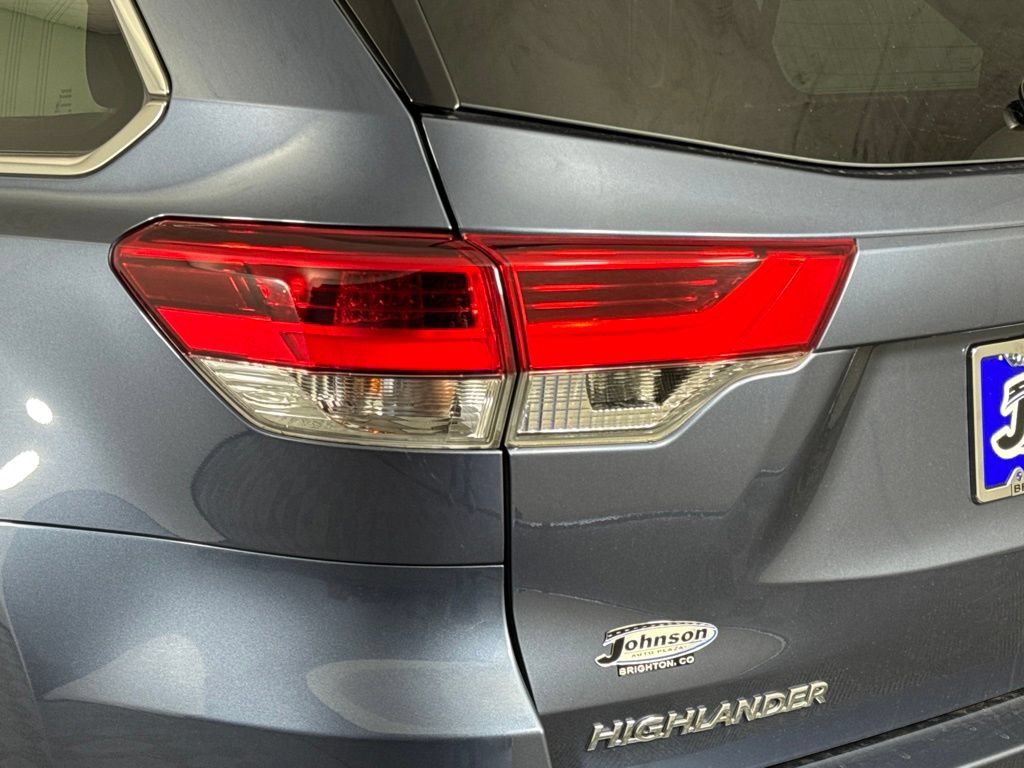Used 2019 Toyota Highlander XLE AWD/4WD image 11
