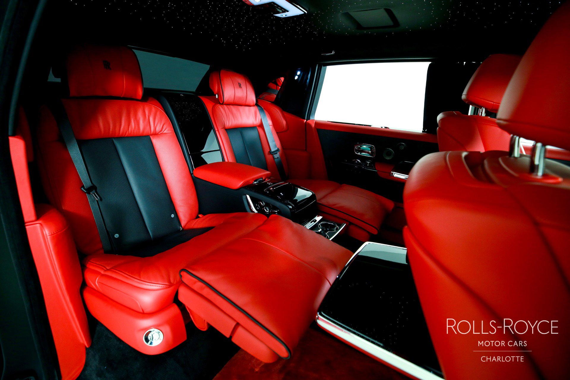 Used 2024 Rolls-Royce Phantom Extended Wheelbase w/ The Phantom Package image 30