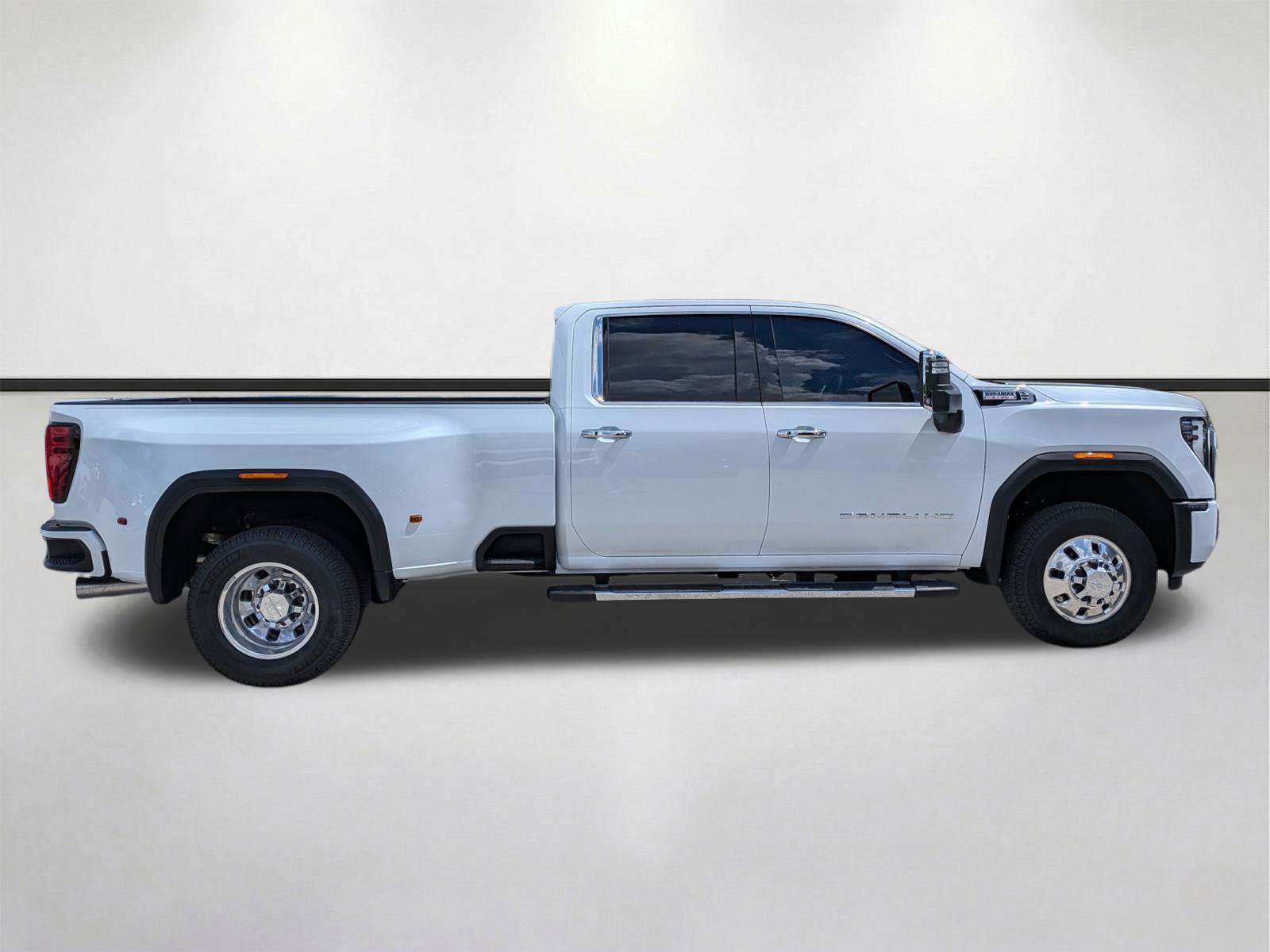 Used 2026 GMC Sierra 3500 Denali AWD/4WD image 3