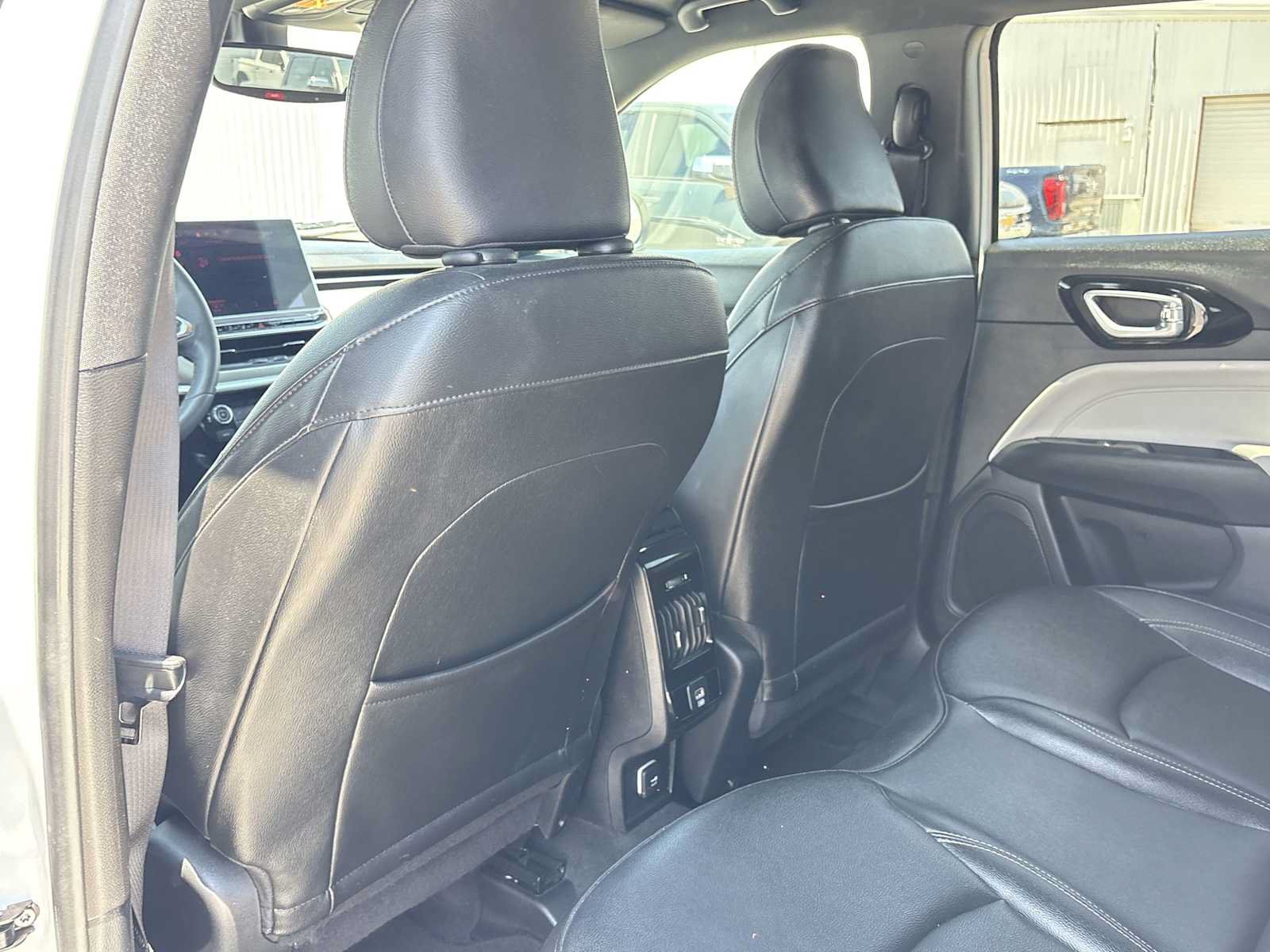 Used 2025 Jeep Compass Limited AWD/4WD image 16
