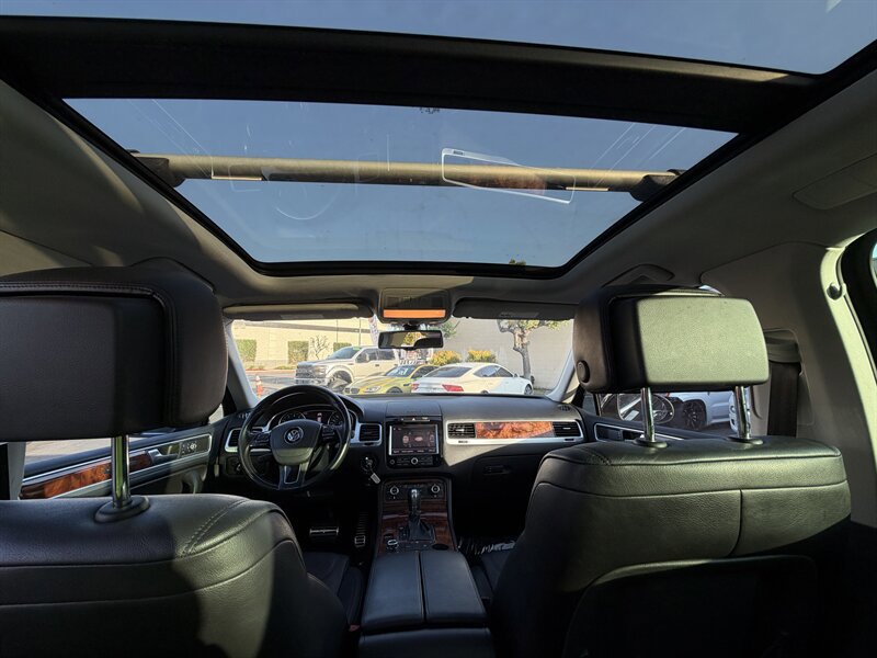Used 2012 Volkswagen Touareg Hybrid AWD/4WD image 58