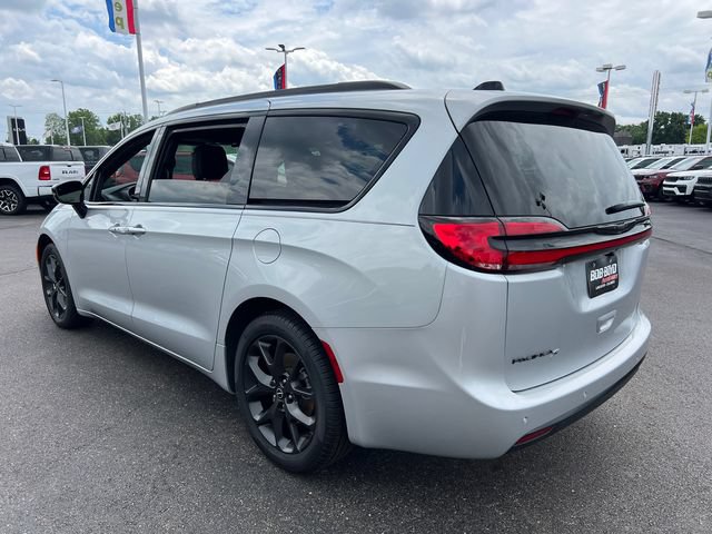 New 2026 Chrysler Pacifica Select w/ S Appearance Package FWD image 5