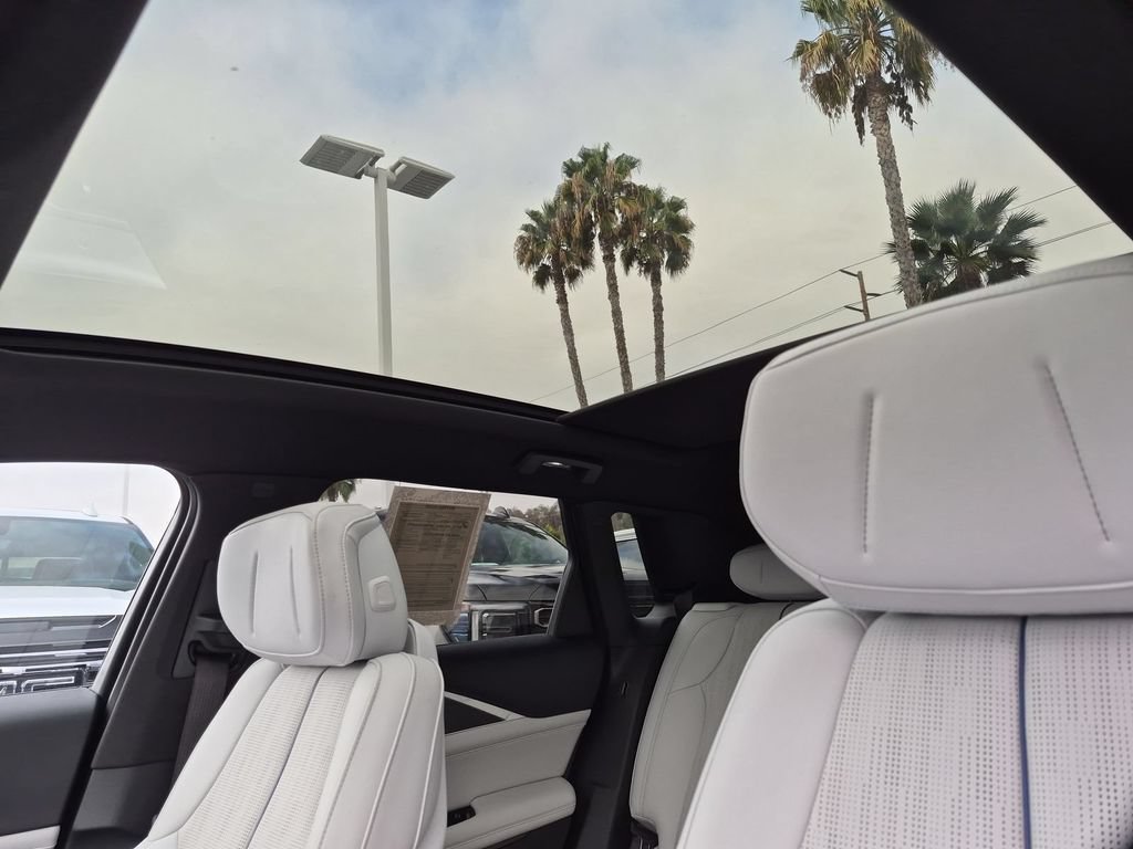 Certified 2024 Cadillac Lyriq Luxury RWD image 11