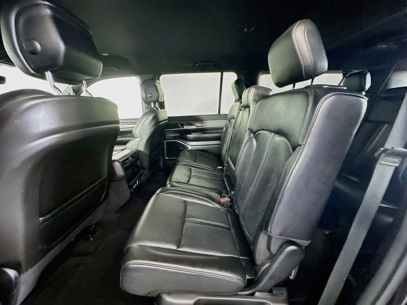 Used 2023 Jeep Wagoneer L Series II AWD/4WD image 24