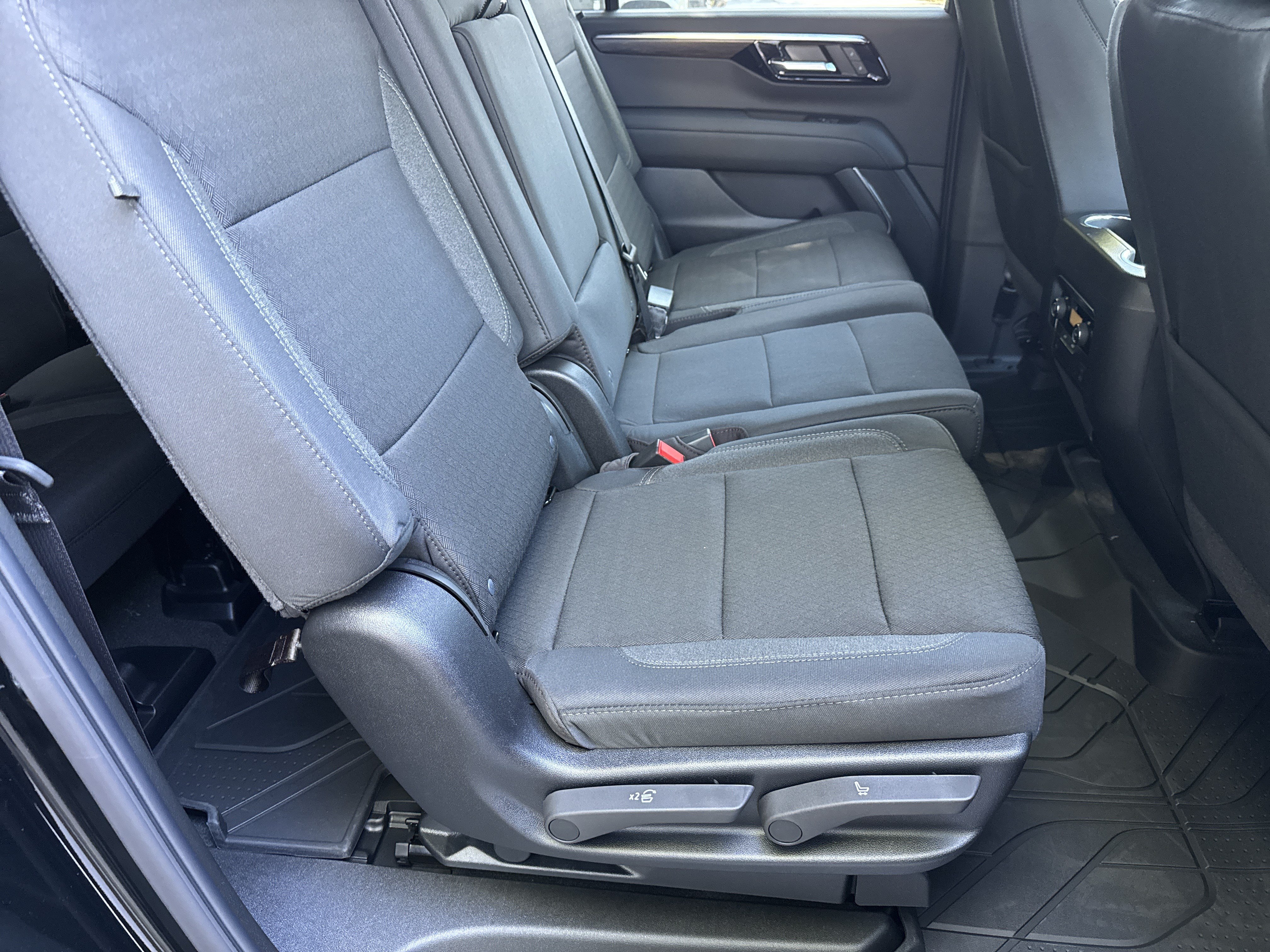 New 2026 Chevrolet Suburban LS RWD image 15