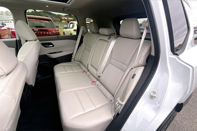 Certified 2025 Nissan Rogue SL w/ SL Premium Package image 19