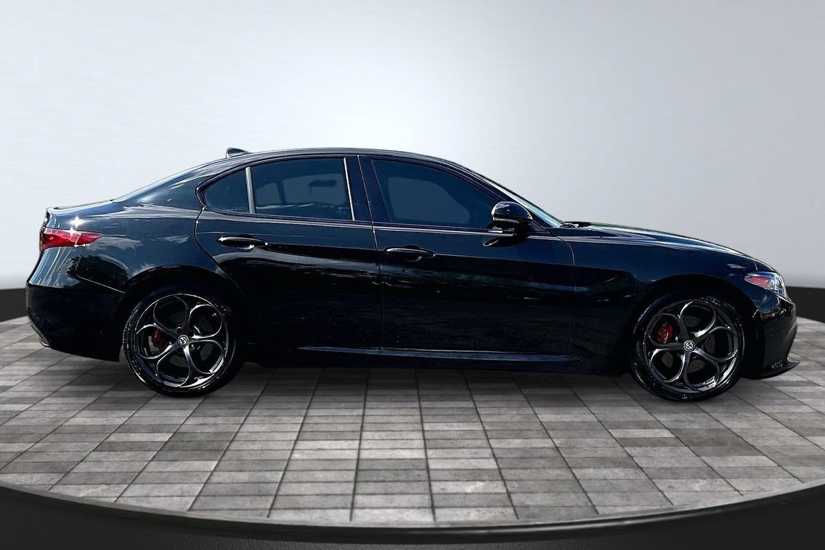 Used 2018 Alfa Romeo Giulia Ti Sport w/ Quick Order Package 22S Sport AWD/4WD image 8