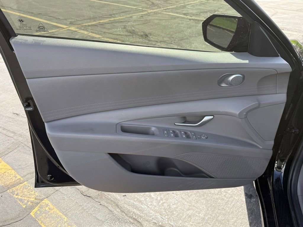 Used 2023 Hyundai Elantra SEL image 9