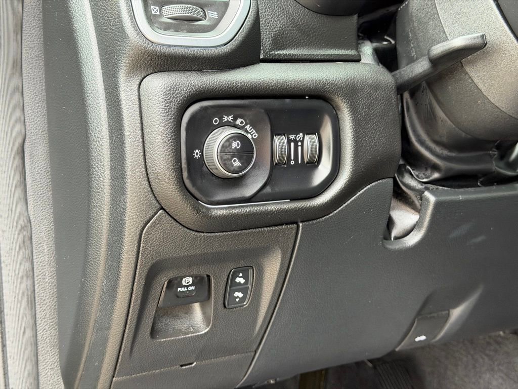 Used 2025 RAM 1500 Big Horn AWD/4WD image 24
