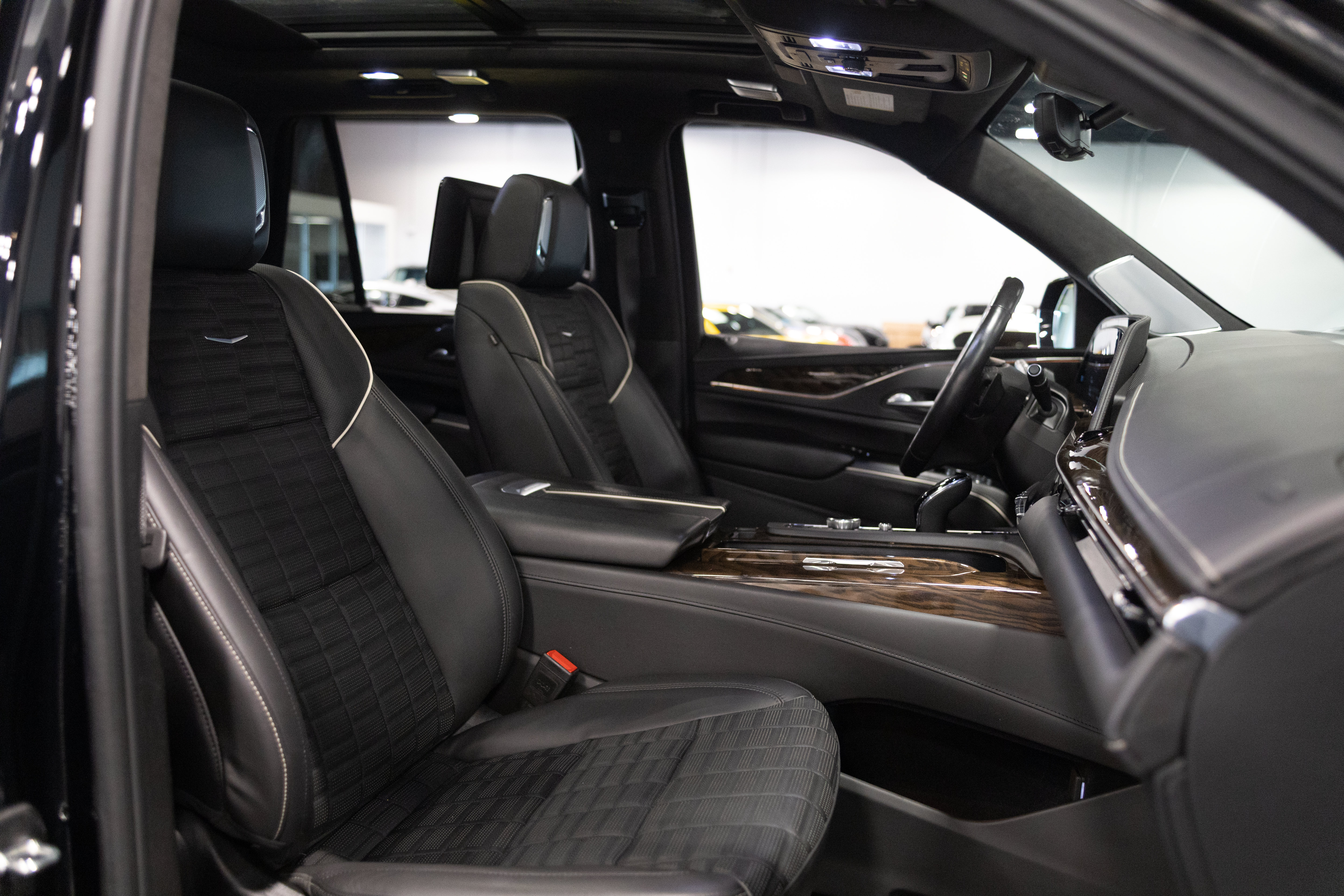 Used 2024 Cadillac Escalade Sport Platinum w/ LPO, ONYX Package AWD/4WD image 42
