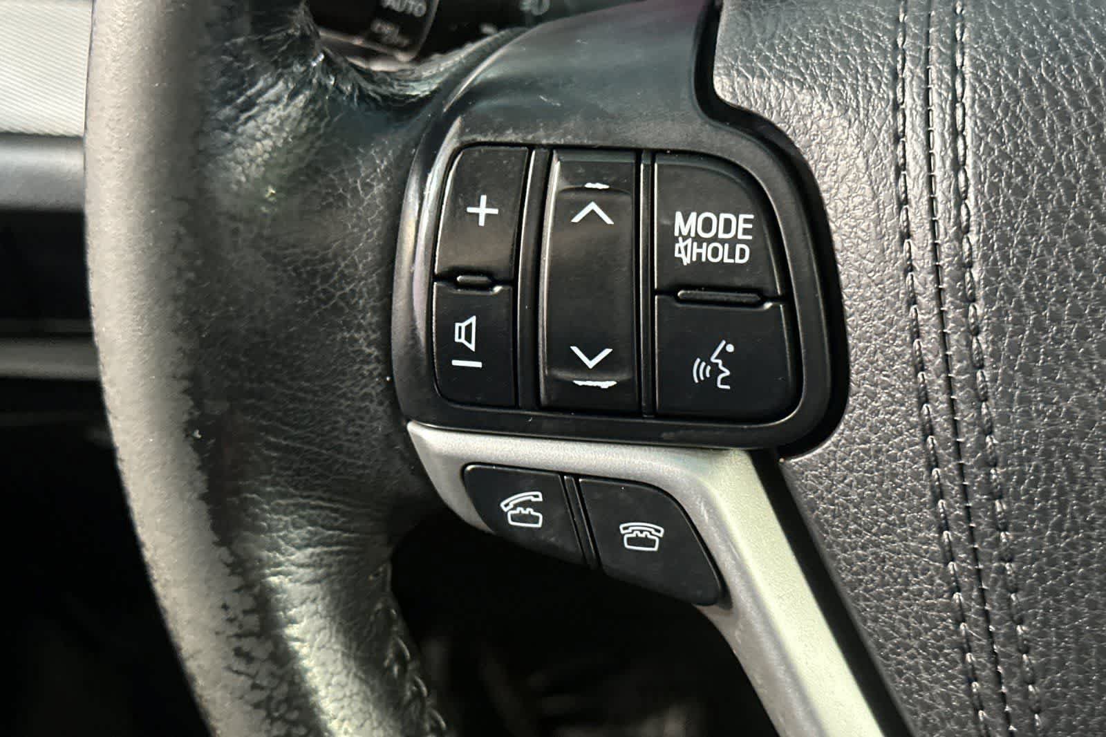 Used 2015 Toyota Sienna SE w/ SE Preferred Package FWD image 31