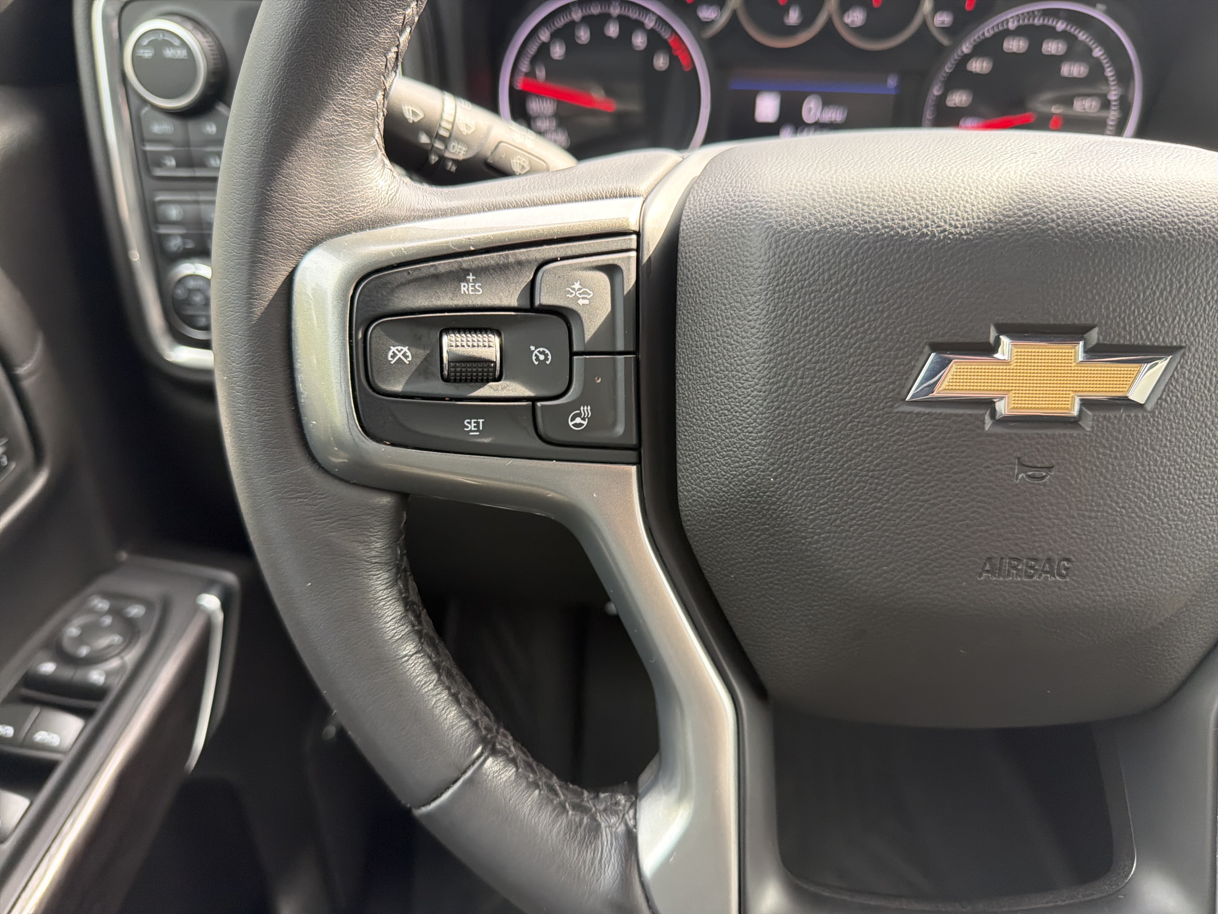Used 2022 Chevrolet Silverado 1500 LTZ w/ LTZ Premium Package AWD/4WD image 19