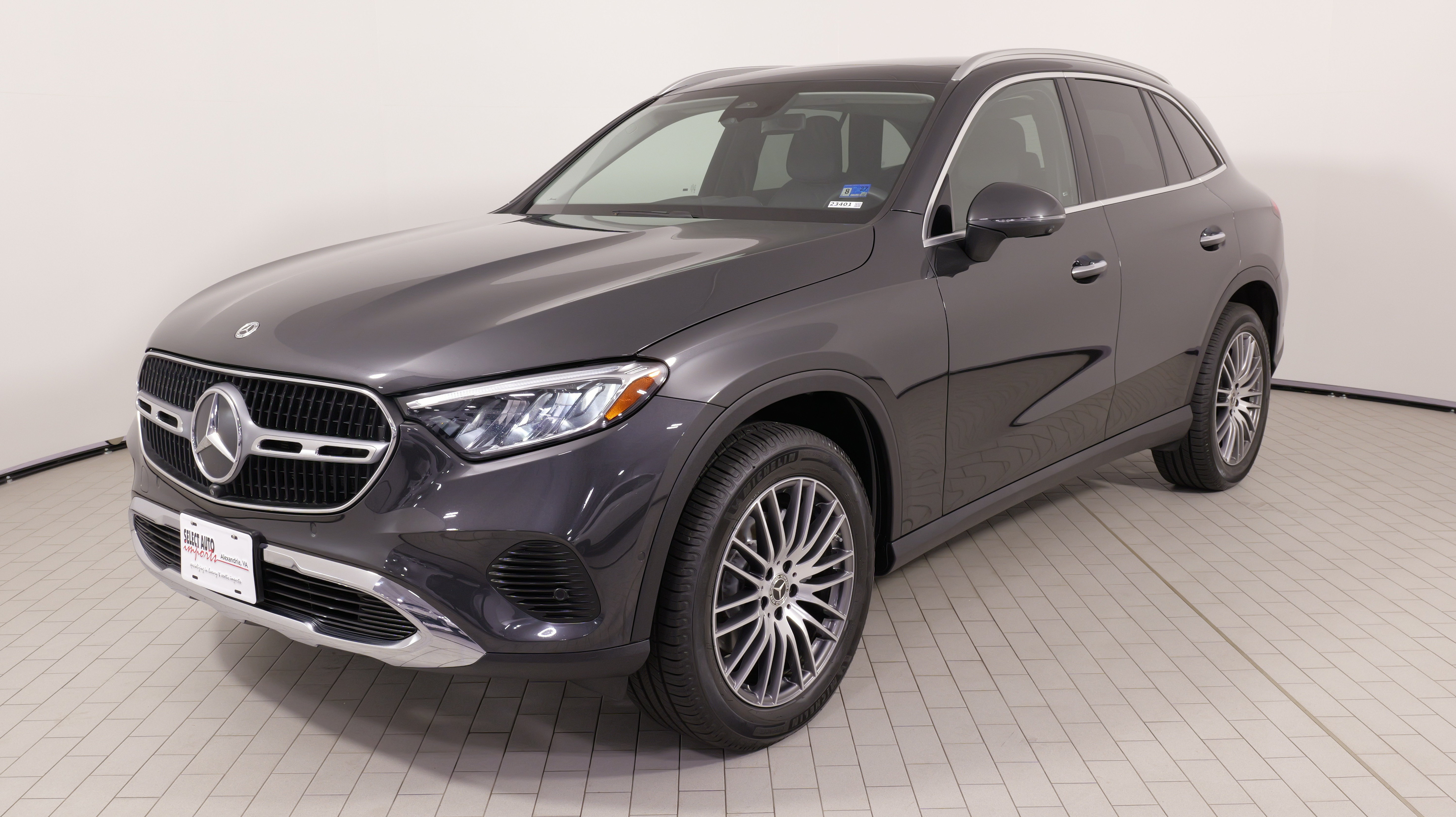 Used 2024 Mercedes-Benz GLC 300 4MATIC image 3