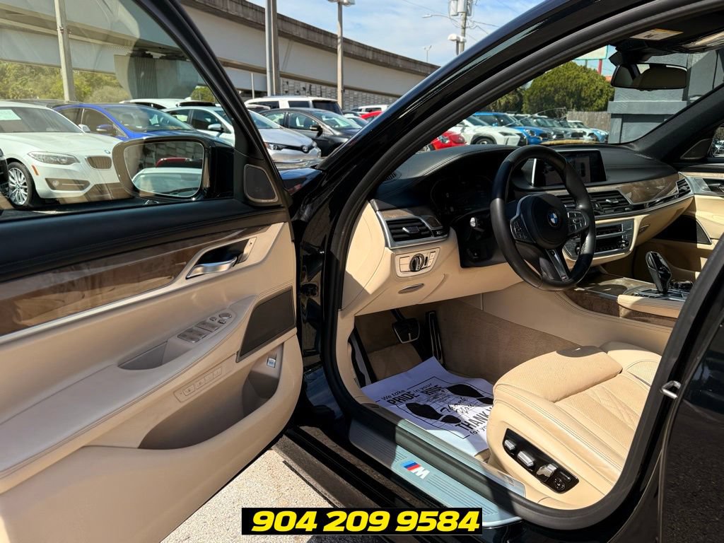 Used 2020 BMW 740i w/ Luxury Rear Seating Package RWD image 18