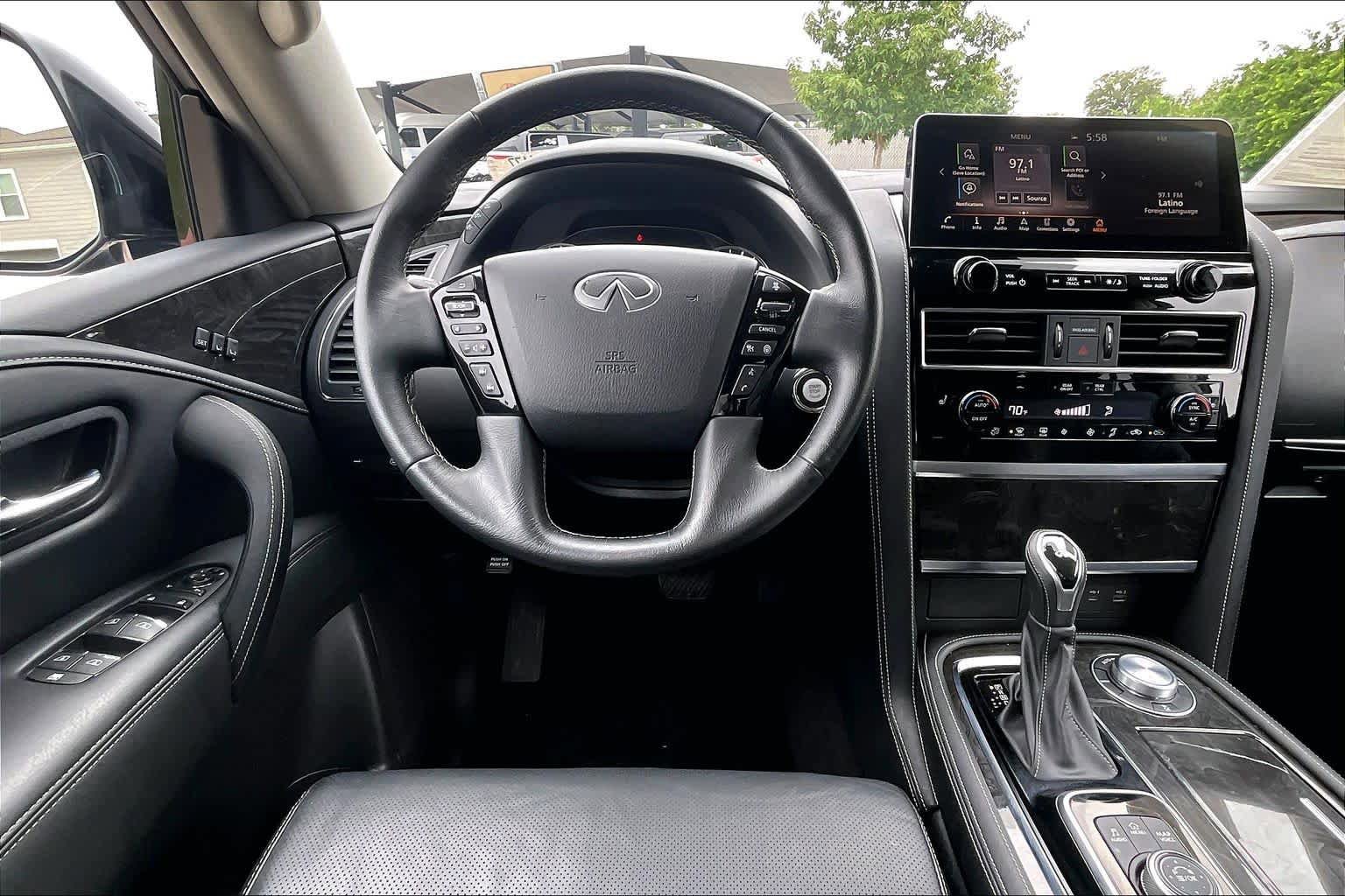 Used 2023 INFINITI QX80 Luxe w/ All-Season Package AWD/4WD image 6