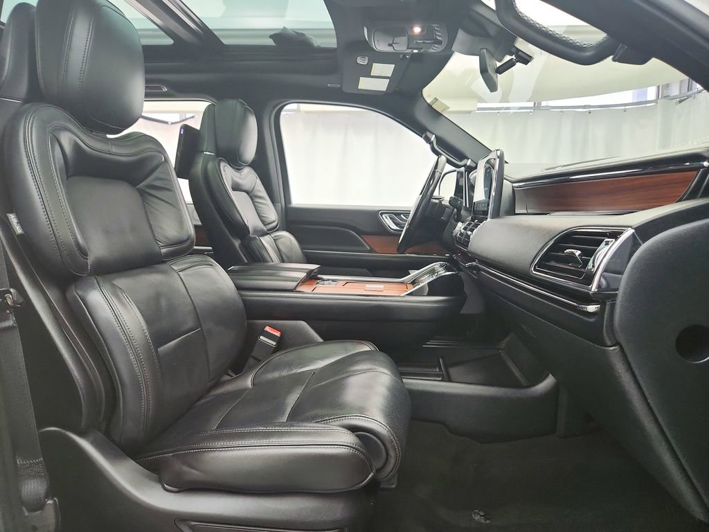 Used 2018 Lincoln Navigator L Reserve w/ Technology Package image 37