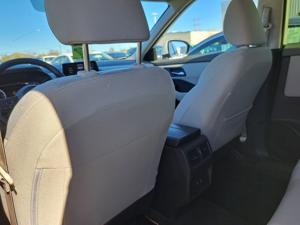 Used 2024 Nissan Rogue SV image 21