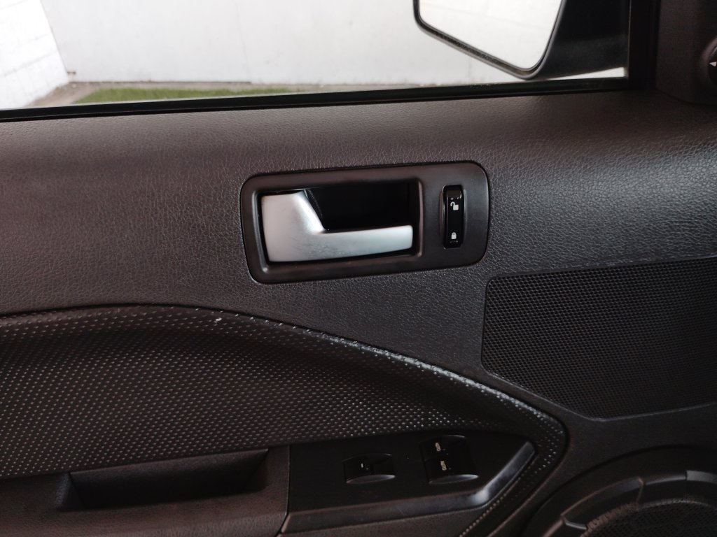 Used 2005 Ford Mustang GT RWD image 17