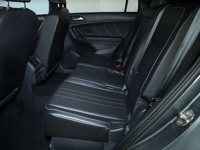 Used 2022 Volkswagen Tiguan SE R-Line image 13