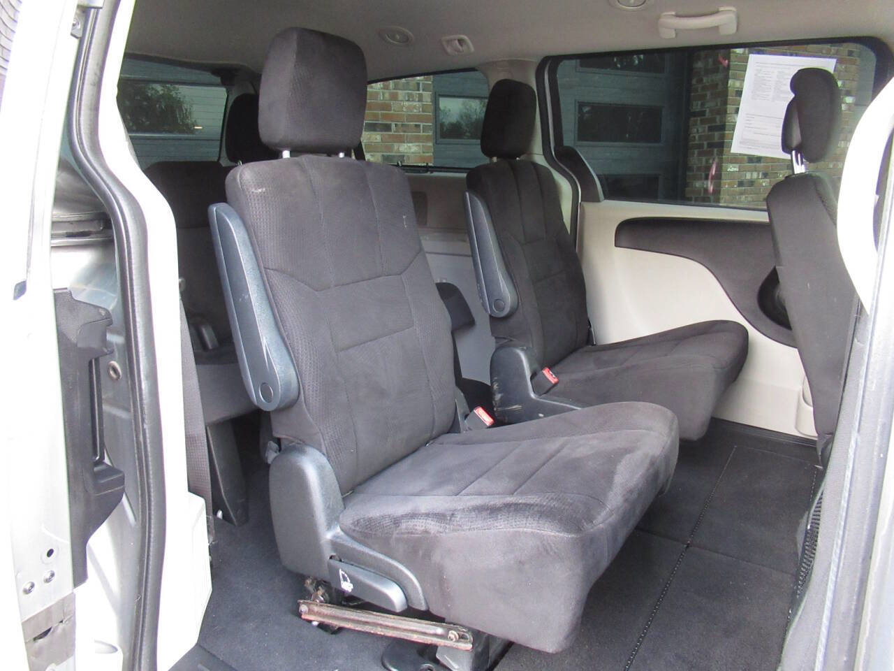 Used 2019 Dodge Grand Caravan SE w/ UConnect Hands-Free Group image 9