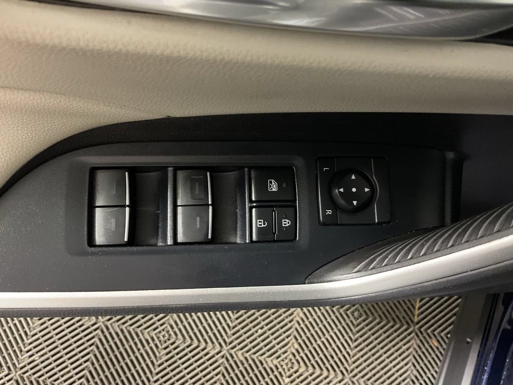 Used 2022 Toyota RAV4 XLE AWD/4WD image 19